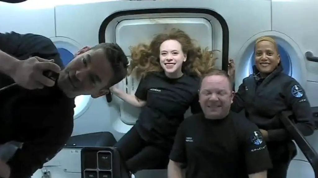 spacex-sivil-astronotlar teknonel