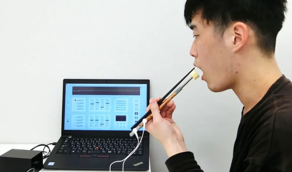 electronic chopsticks to increase the salty taste3-min