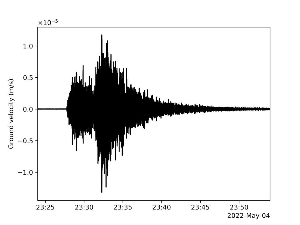 insights-seismogram-of-big-martian-quake-min