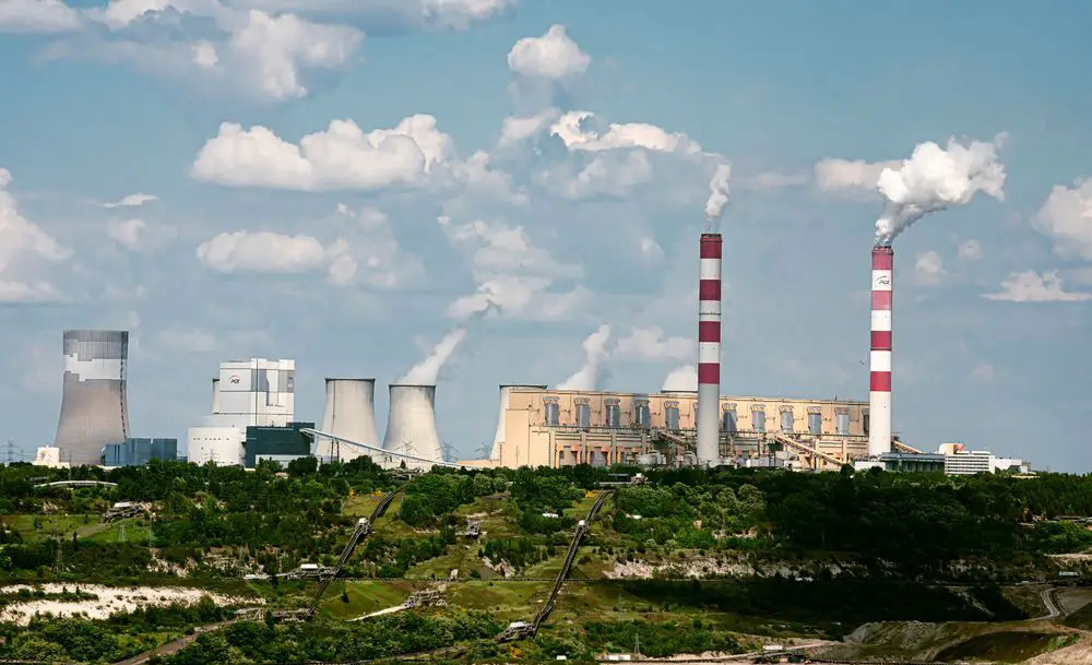 us-solar-power-coal-power-plant-min
