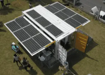 Kurulum 15 dakikada tamamlanabilir ve güneş enerjisi ve hidrojen enerjisinin mobil mikro şebekesi