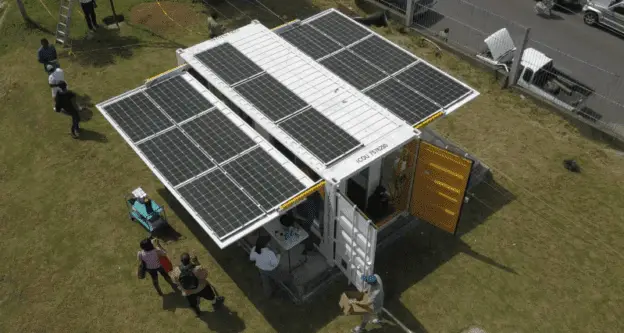 Kurulum 15 dakikada tamamlanabilir ve güneş enerjisi ve hidrojen enerjisinin mobil mikro şebekesi
