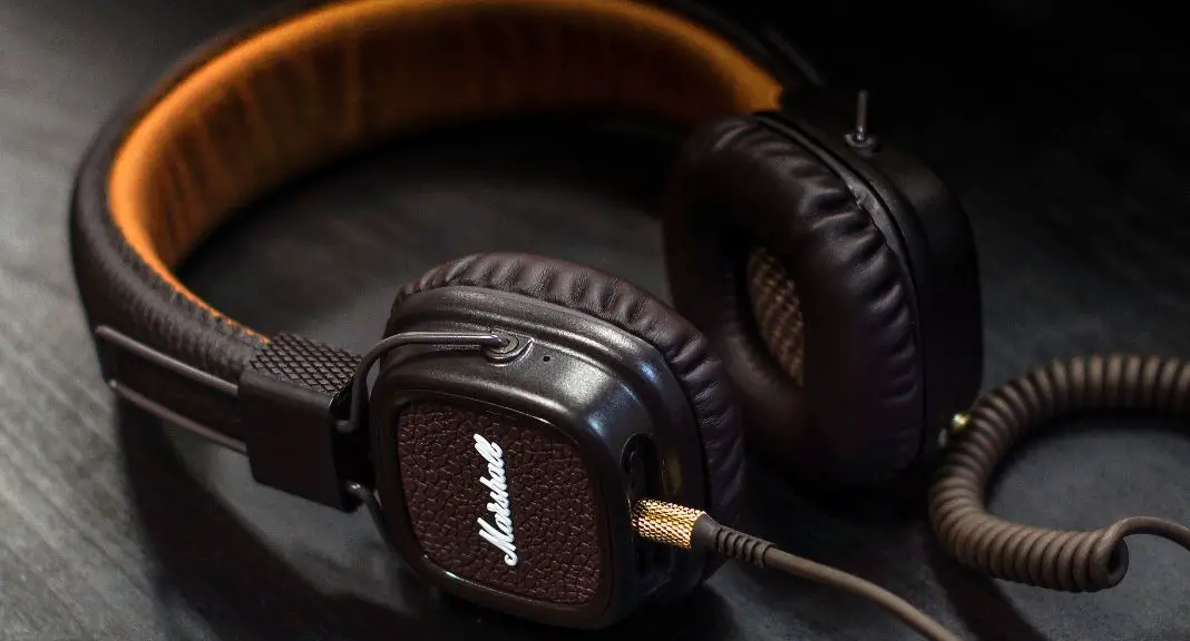 6 Best Headphones with Great Bass under $150 Top 4 Headphones with Great Bass-min