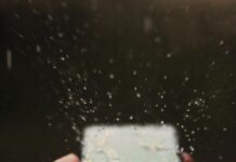 Akıllı telefonunuzla su altında fotoğraf çekerken bilmeniz gerekenler Akıllı telefon: Su, film çekmek veya fotoğraf çekmek için gerçekten güvenli mi?