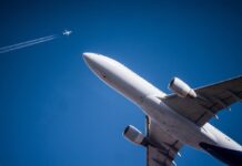 Uçaklara yakıt üretecek güneş kulesi Konsepti Uçaklara yakıt üretecek güneş kulesi