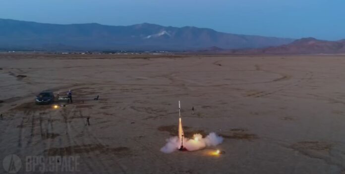 An amateur successfully reproduced and landed a Rocket like SpaceX-min