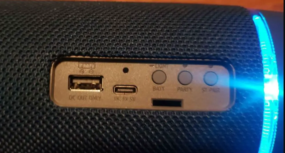Sony SRS-XB33 connection ports-min