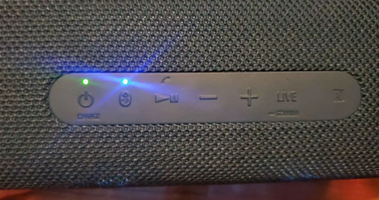 Sony SRS-XB33 features buttons-min