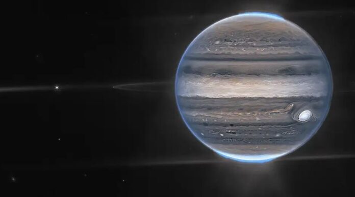 Webb Telescope sends Jupiter's images with auroras-min