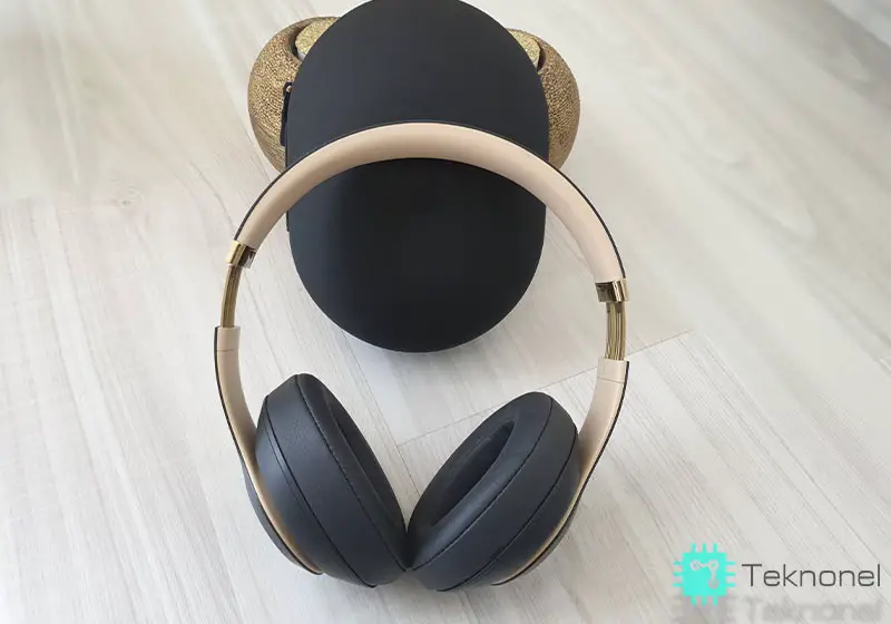 Beats-Studio-3-Wireless-Headphones-Review-box-headphone-min