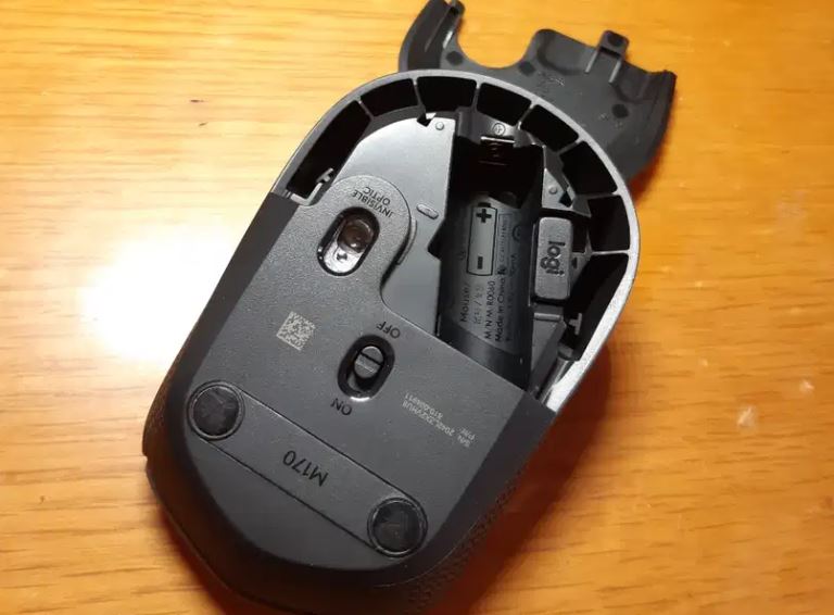 Logitech M170 Wireless Mouse Review bottom-min