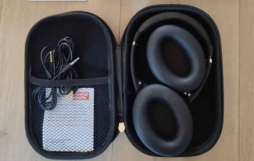 Srhythm NC25 Headphones box and case-min