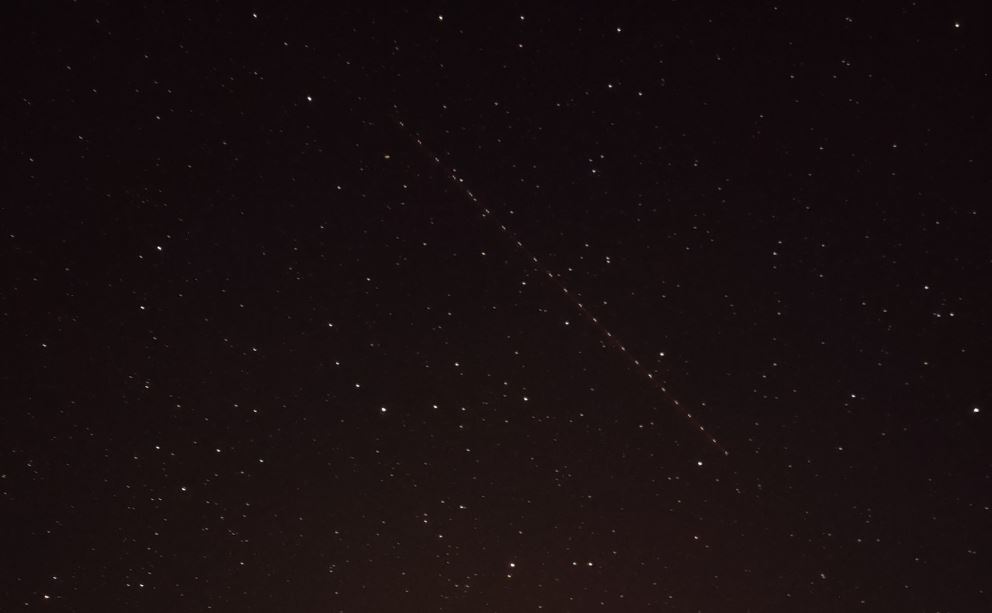 starlink satellites visible at night-min
