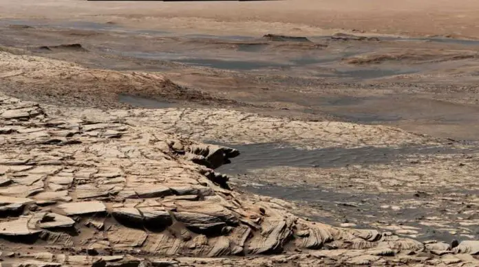 3.5 billion-year-old coastline on Mars' northern hemisphere-min