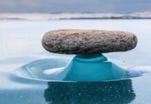 Baykal Gölü’ndeki ilginç Zen taşları olayı çözüldü Interesting phenomenon of Zen stones on Baikal Lake