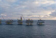 Dünyanın en büyük açık deniz rüzgar çiftliği, Petrol Şirketi tarafından inşa edildi The world's largest offshore wind farm is built by Oil Company