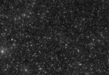 Gece gökyüzü yıldızlar yerine aslında kara deliklerle dolu The night sky is full of black holes instead of stars